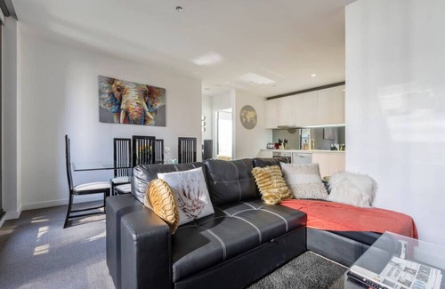 Melbourne Central Business District Apartment | Melbourne CBD Luxury Views*WiFi*Netflix
