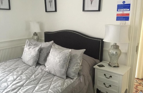 Bakewell Bed & Breakfast | Melbourne House + Annex