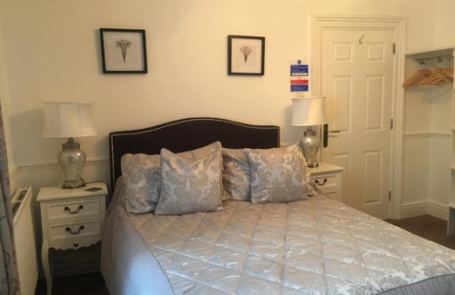 Bakewell Bed & Breakfast | Melbourne House + Annex