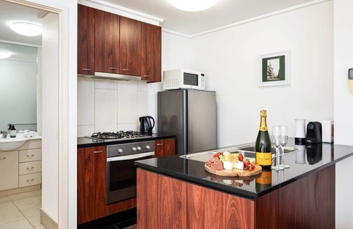 Melbourne Central Business District Apartment | Melbourne Near Southern Cross Station Pool & Gym
