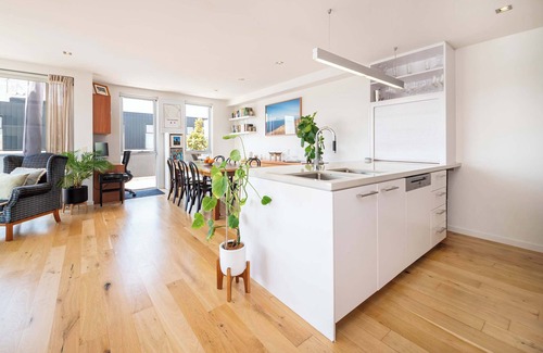 Brighton Apartment | Melbourne Penthouse Apartment A Walk to Brighton Beach