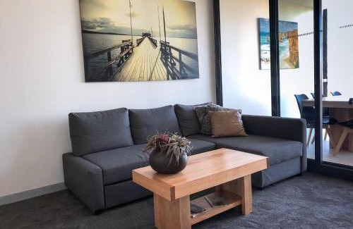 Melbourne Central Business District Apartment | Melbourne River Views