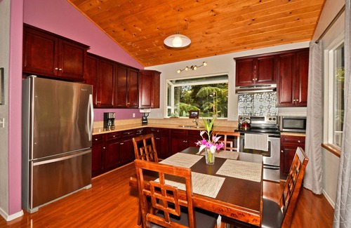 Volcano House | Mele Nani Getaway in lovely Volcano, Hawaii