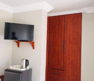Moses Kotane House | MeLeano Guesthouse