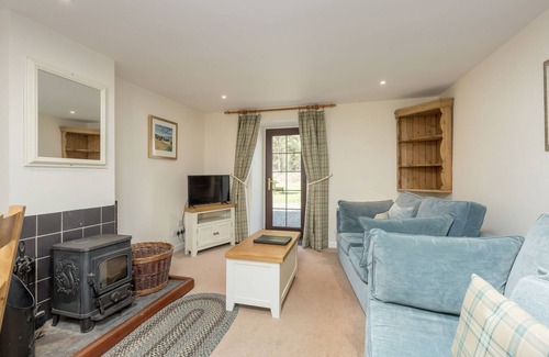 Slate Islands Cottage | Melfort Cottage - a semi-detached cottage that sleeps up to 4 guests