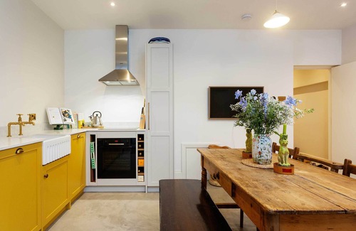 Pembridge Apartment | Mellow Yellow by Holland Park, by Veeve