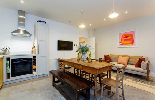 Pembridge Apartment | Mellow Yellow by Holland Park, by Veeve