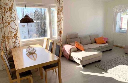 Itainen District Apartment | #MELLUNMÄKI · Renovated 3 bedroom apt next to metro