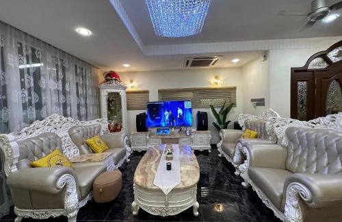 Central District Villa | Melodies Castle Homestay