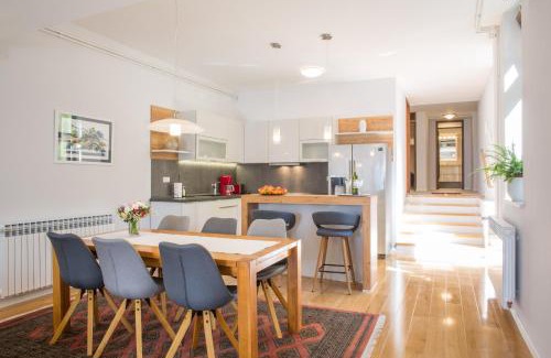 Znjan Apartment | MELODY M Apartment with private pool