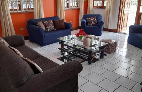 West Gate Hills House | Melrose Place