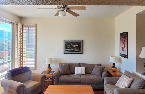 Rancho Vistoso House | Melt into Catalina Mountain Views
