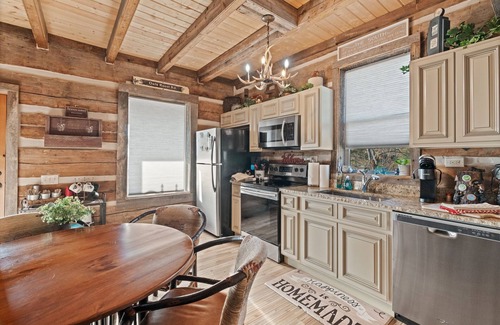 Gatlinburg - Pigeon Forge Cabin | Melton's View Built by the Barnwood Builders Season Eight.