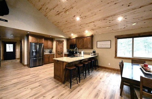 Island Park Cabin | Melvin's Retreat, Sleeps 12, 19 Miles to Yellowstone!
