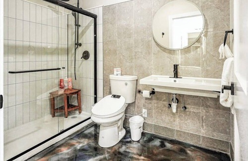 North Oakland Apartment | Melwood Suites Unit 103 Studio