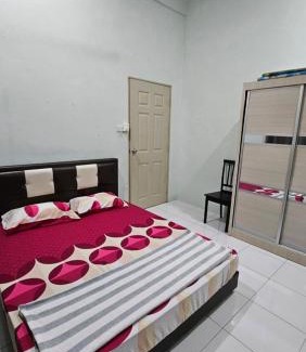 Kampung Semerah Padi House | Mem's Homestay Haziiq Jaya