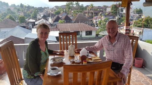 Munduk Bed & Breakfast | Meme Royak Homestay