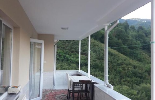 Akcaabat Apartment | Memiş Apartmanı