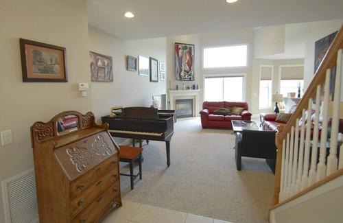 Pittsfield Condo | MEMORIAL DAY WEEK THRU 6/30 AVAILABLE!!!