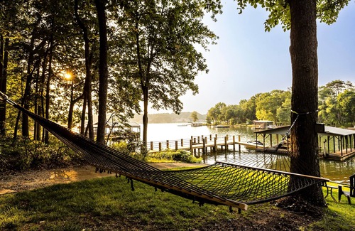 Mount Mourne House | Memories on Malibu: kayaks,SUP, floats, firepit & s'mores.Tritoon rental onsite!