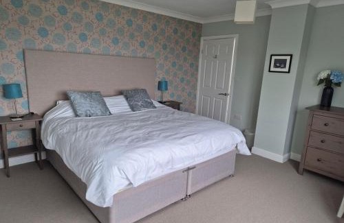 Craobh Haven House | Memorising sea views contemporary, spacious 4 bedroom coastal villa near Oban