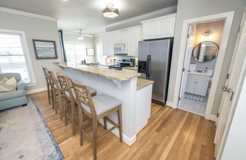 Wrightsville Beach Condo | Memory Lane-Family Retreat- 1 Block From Ocean, King Bed, Parking For 4 Vehicles