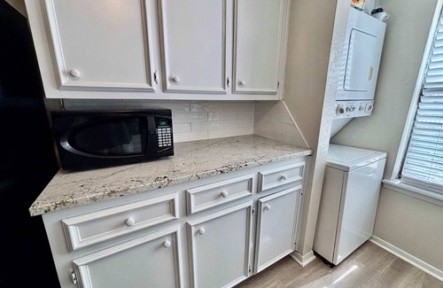 Raintree House | Memphis 8 - 2BR/1.5BA - South Lubbock
