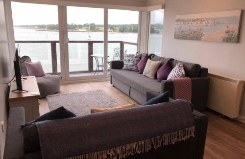 Y Felinheli House | Menai View, an apartment with amazing sea views