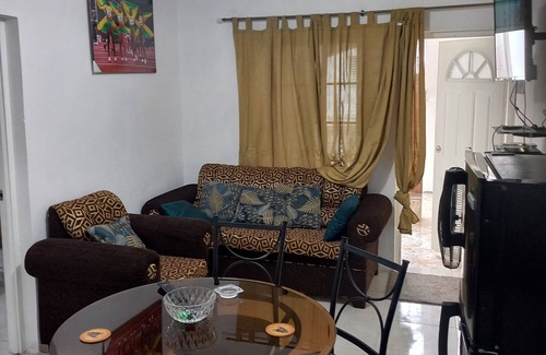 Montego Bay House | Mendez Guesthouse Villa Inn Cottage Hotel Montego Bay