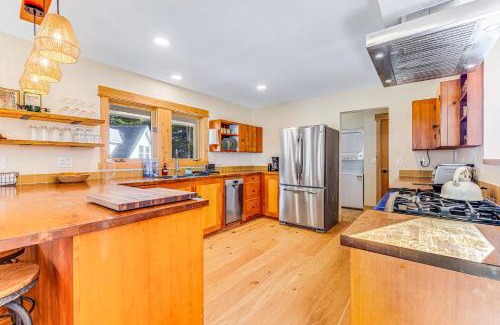Little River House | Mendocino Redwood Retreat - Vista Home