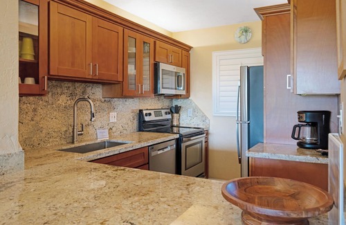 Kihei Condo | Menehune 125 Beautiful Ocean Views in Highly Upgraded Condo Home