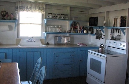 Chilmark House | Menemsha Village - Recent opening 7/24-7/31. Discounted to: 2500 + fees + taxes