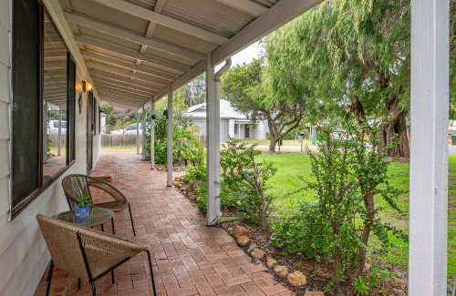 Dunsborough House | Menta Cottage