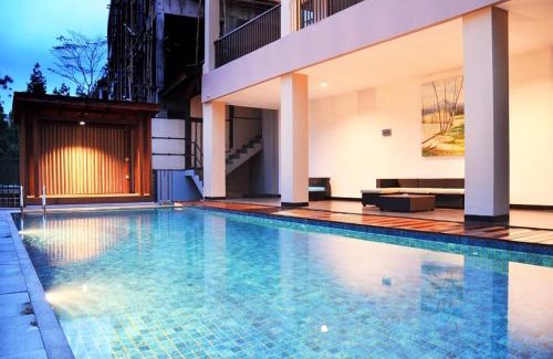 Bandung Villa | Mentari Hill View Villa 8 bedrooms with a private swimming pool and a movie room