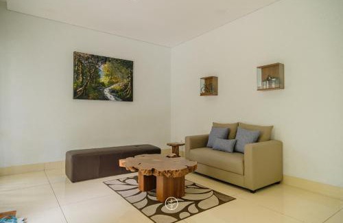 Bandung Villa | Mentari Hill View Villa 8 bedrooms with a private swimming pool and a movie room