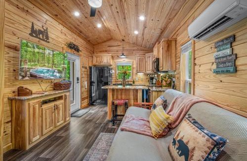 Mentone House | Mentone Tranquility Base with Hot Tub