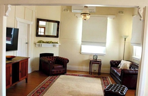 West Wyalong House | Mentor Chambers Serviced Apartment