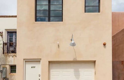 Menlo Park House | Mercado San Agustin | 2 BR 2.5 BA | Garage | Patio