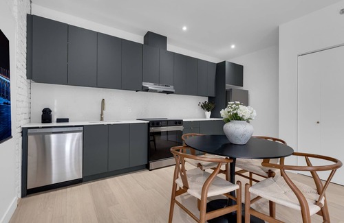 Griffintown Apartment | Mercer- 2Beds Queen Ensuite- Free Parking