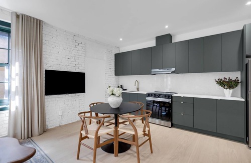 Griffintown Apartment | Mercer- 2Beds Queen Ensuite- Free Parking