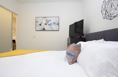 Mercer Island Apartment | Mercer Island 1 BR 3| Fast WiFi | Gym | Sophari