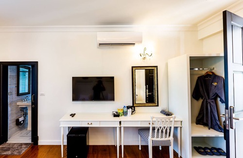 Chang Phueak Hotel | Merchant Villa