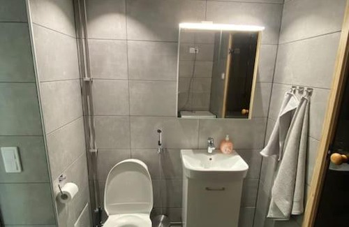 Itainen District Apartment | Meren läheisyydessä iso yksiö