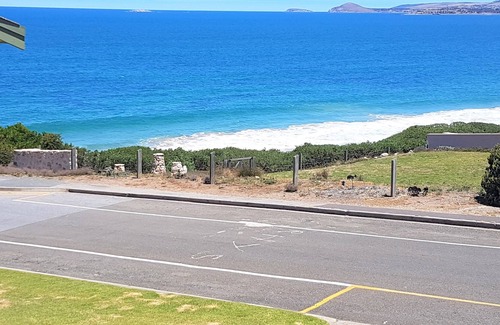Port Elliot House | Meridian Port Elliot Beachfront, Spa, Encounter Holiday Rentals
