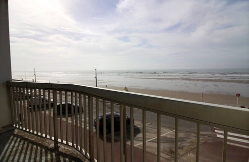 Hardelot-Plage Apartment | MERIDIEN E2 : Pleasant seafront apartment, 1 bedroom and 1 cabin, for 4 people in a.