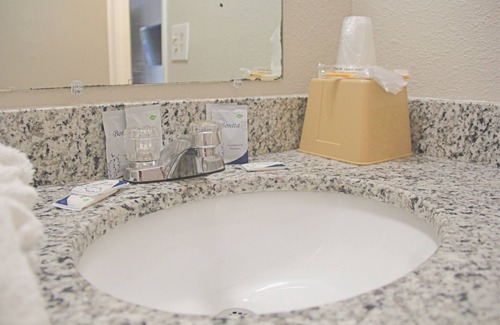Beaumont Hotel | Merit Inn & Suites