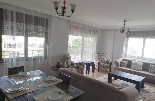 Marmaris City Center Apartment | Merkezi konumda dublex, havuzlu ve kapalı garajlı daire