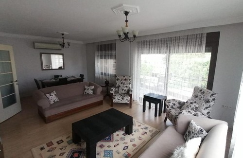 Marmaris City Center Apartment | Merkezi konumda dublex, havuzlu ve kapalı garajlı daire