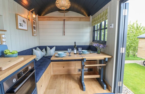 Nettlestone Cottage | MERLOT, romantic, with open fire in Seaview