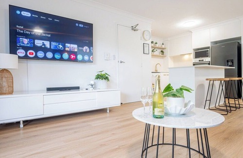 Mermaid Beach Apartment | Mermaid Beach 2BR Heated Pool